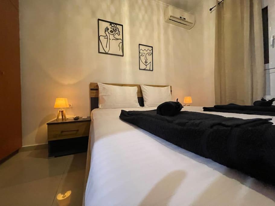 F K Room 3 Aigio Bagian luar foto