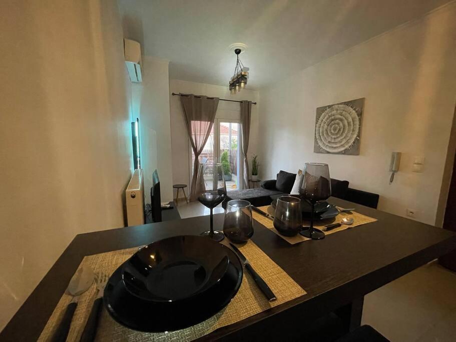F K Room 3 Aigio Bagian luar foto