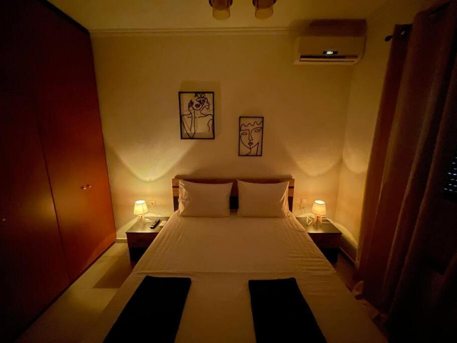 F K Room 3 Aigio Bagian luar foto