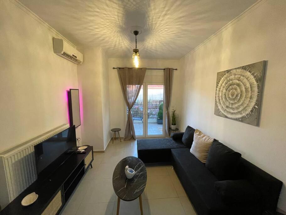 F K Room 3 Aigio Bagian luar foto