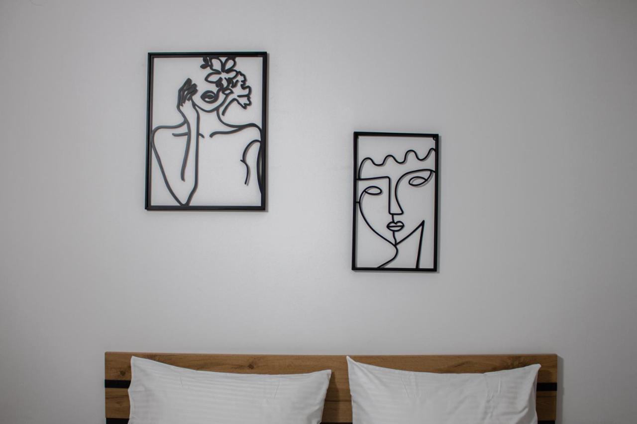 F K Room 3 Aigio Bagian luar foto